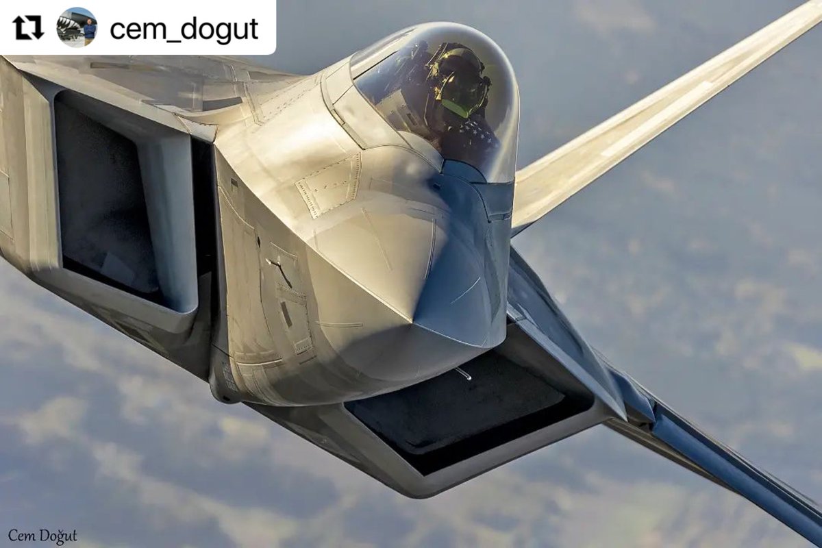 #Repost Cem Doğut @DogutCem 
・・・
Piece of art.
#F22Raptor #Raptor #ShieldingTheSkies #SecuringTheSkies #StrongerTogether #airtoair #a2aphotography #f22 #raptor #aviation #avgeek #avphotography #aviationdaily #aircraft #air2airphotography #airplane