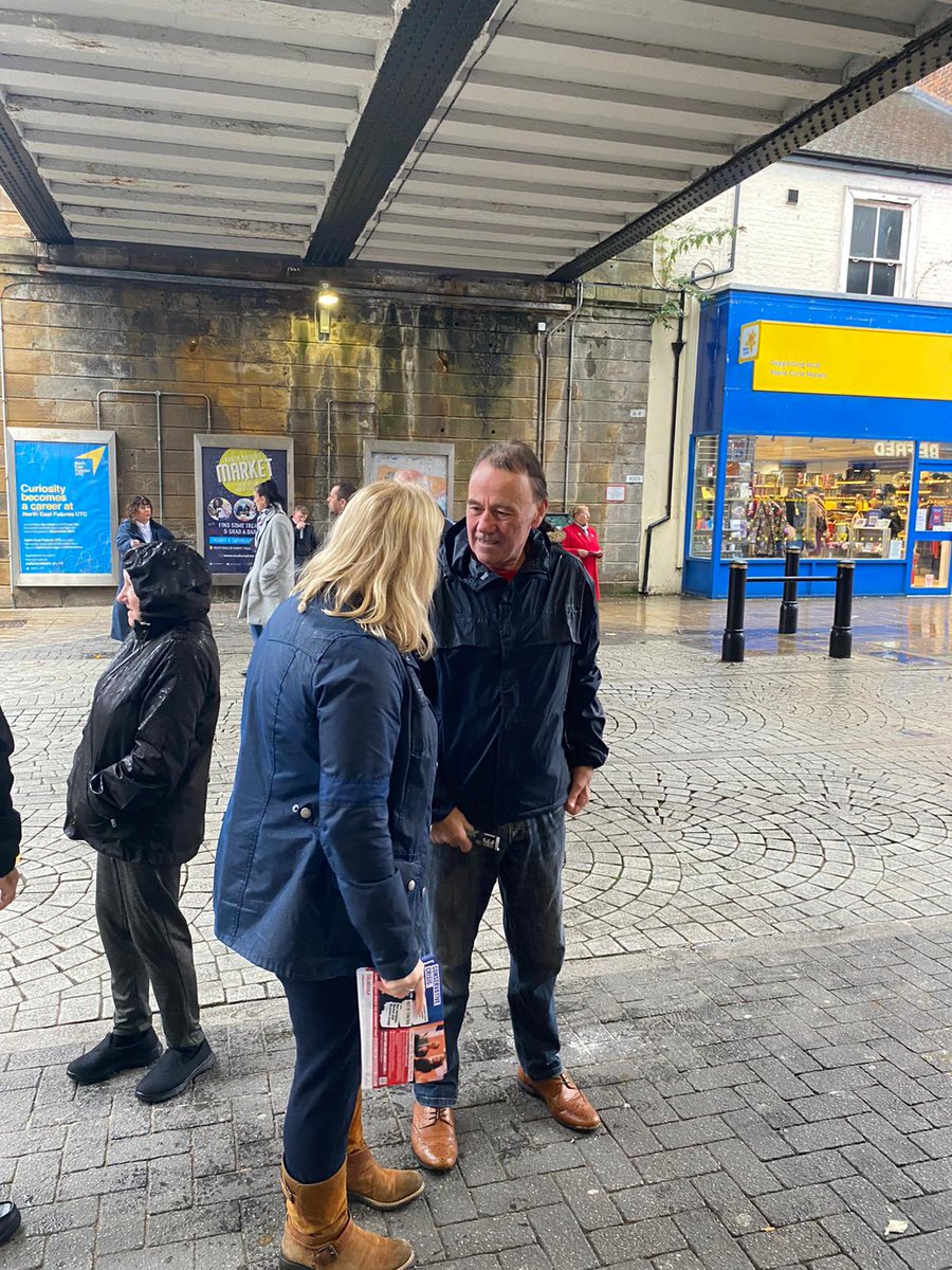 EmmaLewell's tweet photo. Loads of fun this am in King Street on our @UKLabour street stall. Thanks to everyone who came along and my gorgeous constituents who came to chat. 💕🌹 https://t.co/9TFnk6dhdi