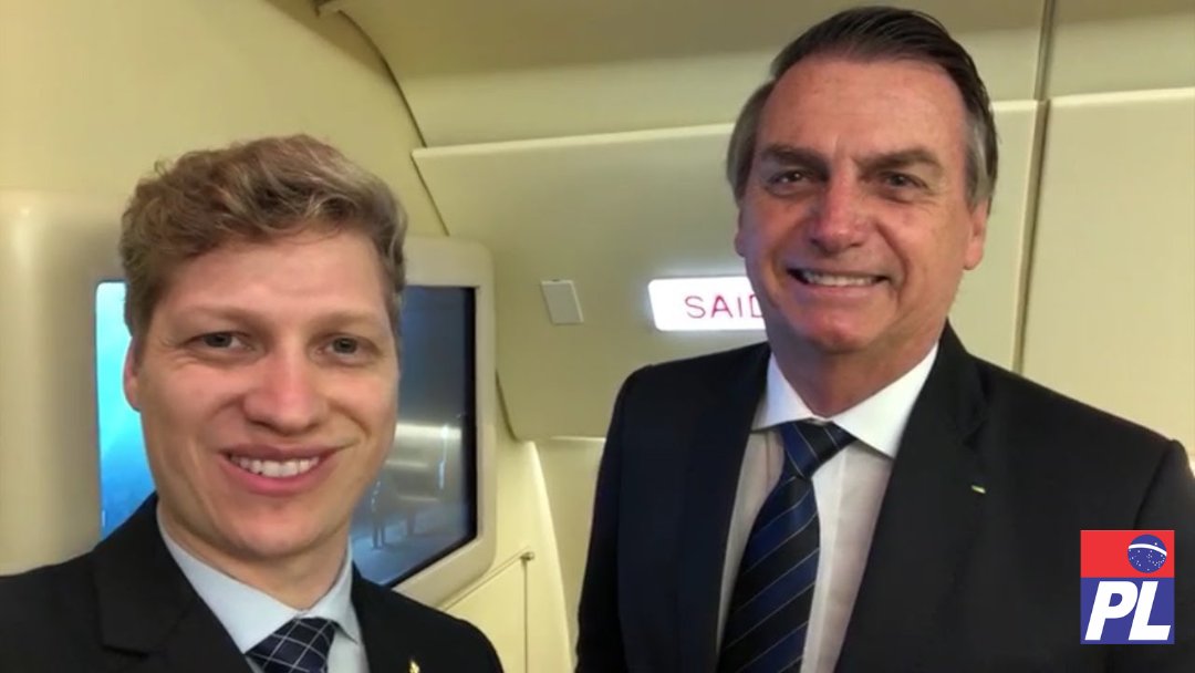 Aproveito o dia de hoje, último da campanha, para fazer um anúncio importante.

Fica muito difícil lutar com o nosso PR sem estar na mesma trincheira.

Portanto, a partir de hoje, estou filiado ao PL. Vamos eleger Bolsonaro e trabalhar junto com a sua bancada em 2023!