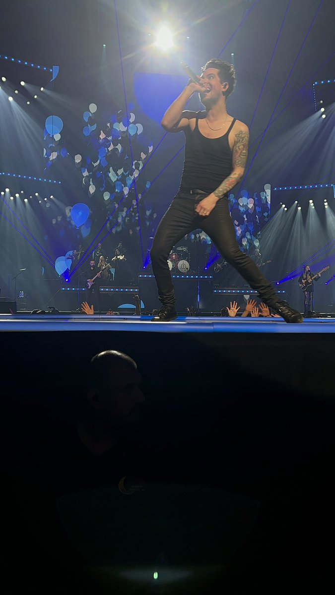 avaloves1's tweet image. Can’t believe this was even real last night, best concert yet! I❤️U @PanicAtTheDisco @brendonurie