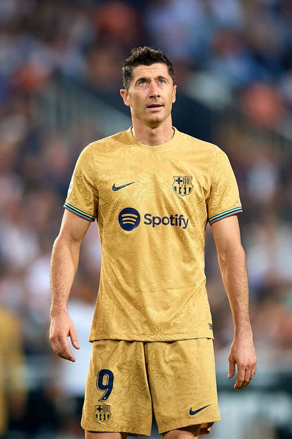 Football_RJain's tweet photo. FT: Valencia 0-1 Barcelona.
A 93rd minute winning goal from Robert Lewandowski secures Barça the 3 points! #VCFFCB https://t.co/rAwbtRssqq