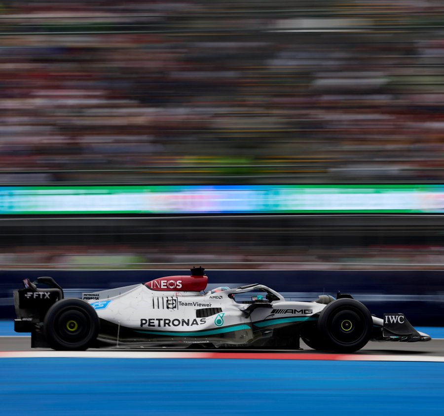 MatraxRacing's tweet photo. #F1 | @GeorgeRussell63 🚀 led #Mercedes 1-2 in #FP3 for the #MexicoGP 🇲🇽, outpacing his teammate @LewisHamilton by 0.144s at @autodromohr 🏟️. @redbullracing´s @Max33Verstappen (+0.477s) &amp; @ScuderiaFerrari´s @Charles_Leclerc (+0.724s) completed the top 4.
📸 F1, Mercedes, Red Bull https://t.co/p3aUcOuDBS