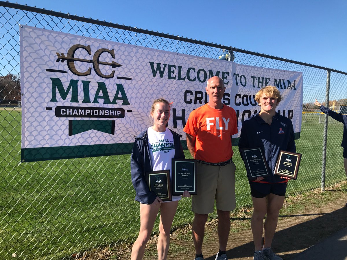 HopeAthletics's tweet photo. VICTORY! For the first time in Hope College history, Cross Country swept the women's and men's individual titles at the MIAA Championships with Ana Tucker and Connor Vachon. The Flying Dutch claimed a 7th consecutive women's team title as well in Shepherd, MI. #StrongandTrue https://t.co/mOBAT5Cjce