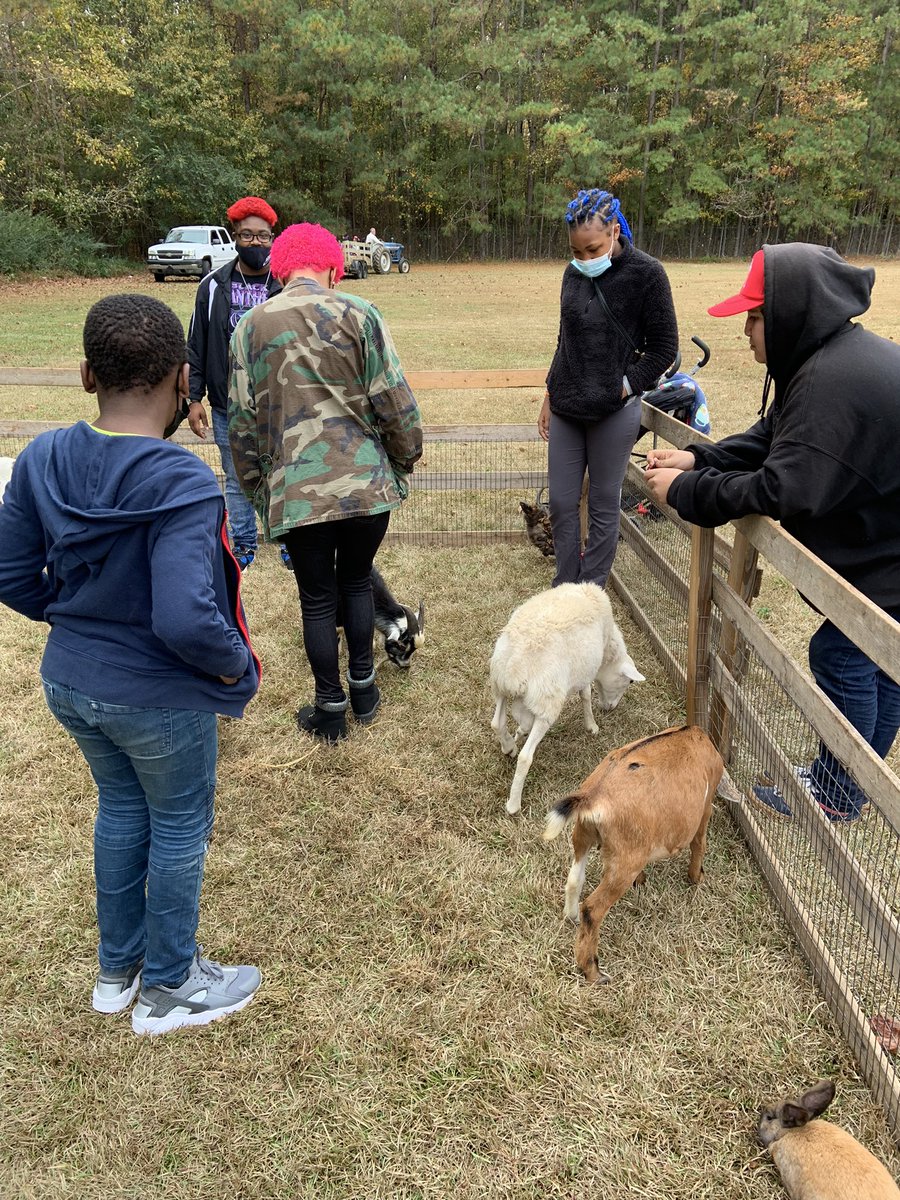 Having fun at the <a href="/SLLewisES/">SL Lewis ES</a> fall literacy carnival! <a href="/SheralynShepard/">SheralynShepard</a> <a href="/DrTamaraCandis/">Dr. Tamara Candis</a>
