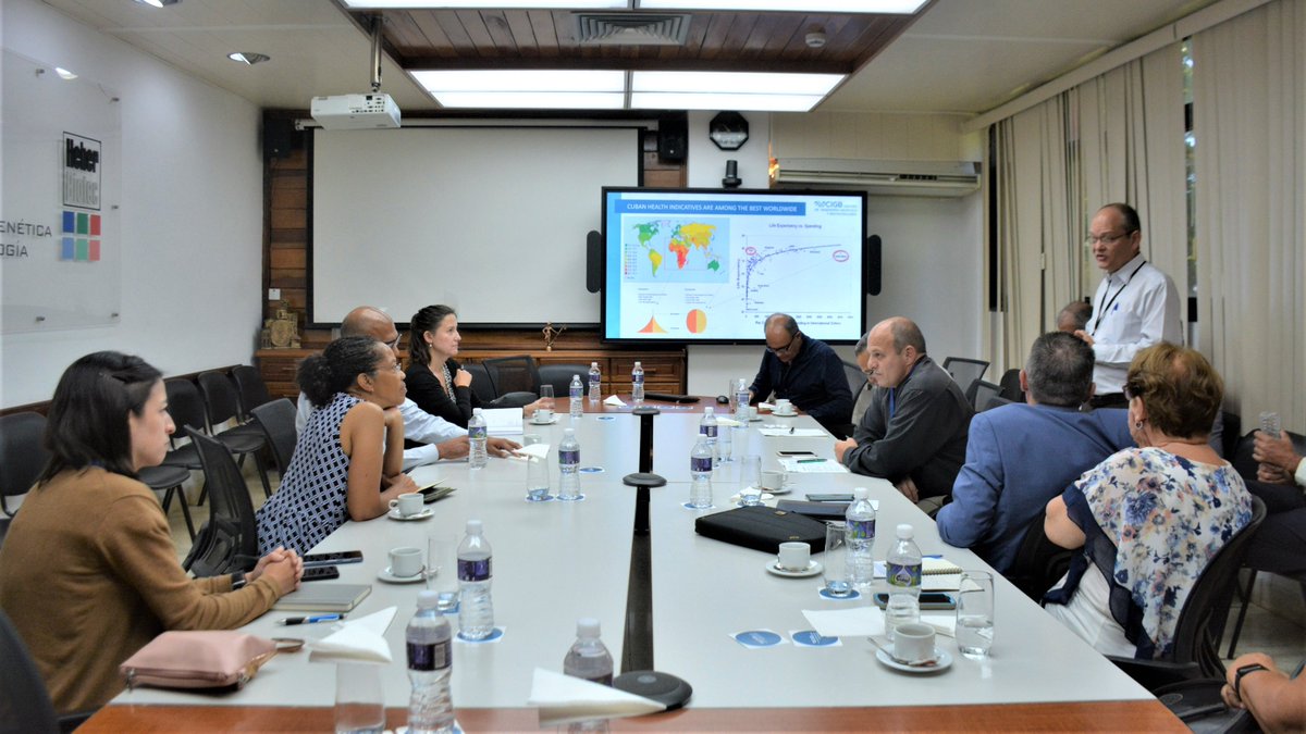 Especial interés mostró la delegación de la #American Association for Advancement of #Science <a href="/aaas/">AAAS</a> ante los resultados #científicos, productos y #proyectos del <a href="/CIGBCuba/">CIGBCuba</a>, e hicieron preguntas que fueron respondidas por el Dr.C. Gerardo Guillén y la Dra.C. Miladys Limonta.