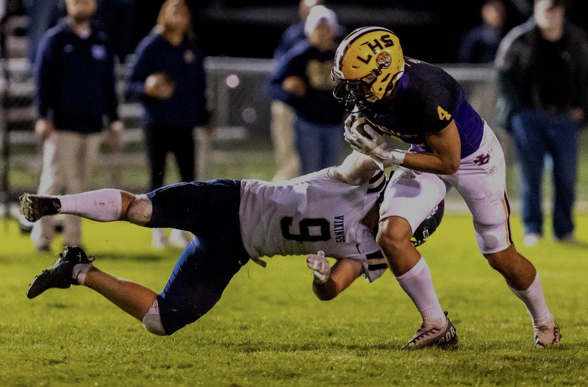 Thanks @LewTrib_Sports and @TreebTalks for the picture and article! @LHSBengalsFB @INW_FOOTBALL