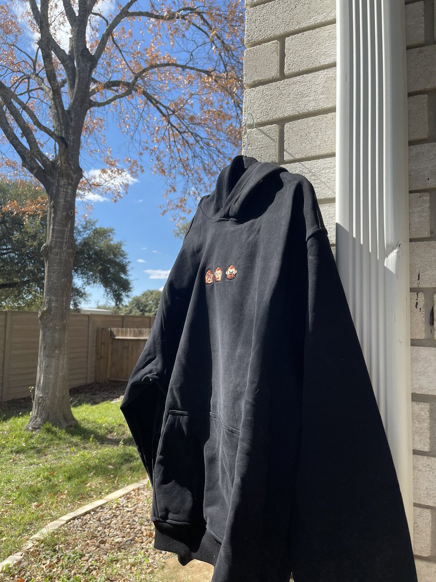 ninetofiveanon's tweet photo. Incredibly comfortable, you can feel the quality in the garment before even opening the package. Incredibly stoked to have som @justape_ gear right in time for fall season🔥 this was a no brainer pick up. #apish https://t.co/UTXG0R6Ily