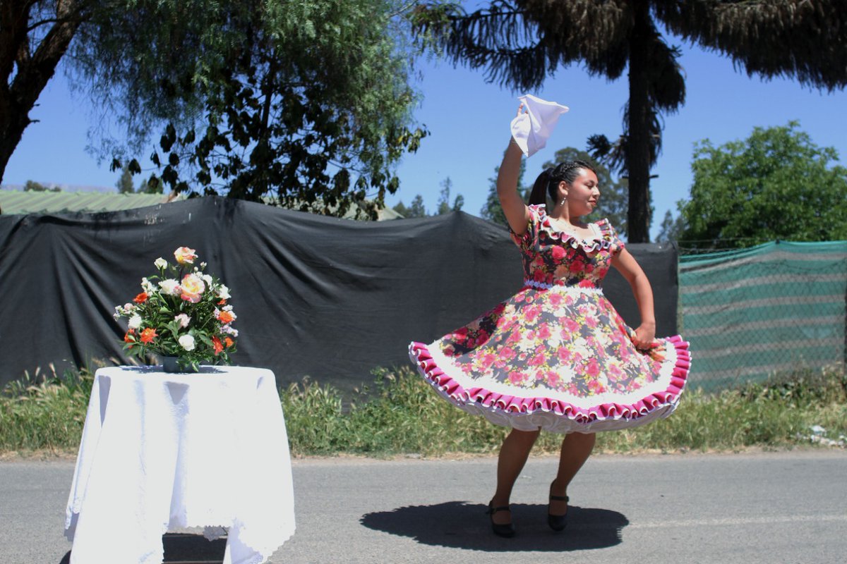 MemorialdePaine's tweet photo. ✊Hoy recordamos en la Capilla Cruz de Mayo en Huiticalán, a doce campesinos ejecutados políticos y detenidos desaparecidos de la zona de Aculeo.
PRESENTES🌹
#Los70dePaine
#LaMemoriaNoSeRinde
#JusticiaparaPaine
#NuncaMas
#Paine
#DDHH
#memoria
#aculeo
#verdadyjusticia
#dondestan https://t.co/RSxImr1v7S