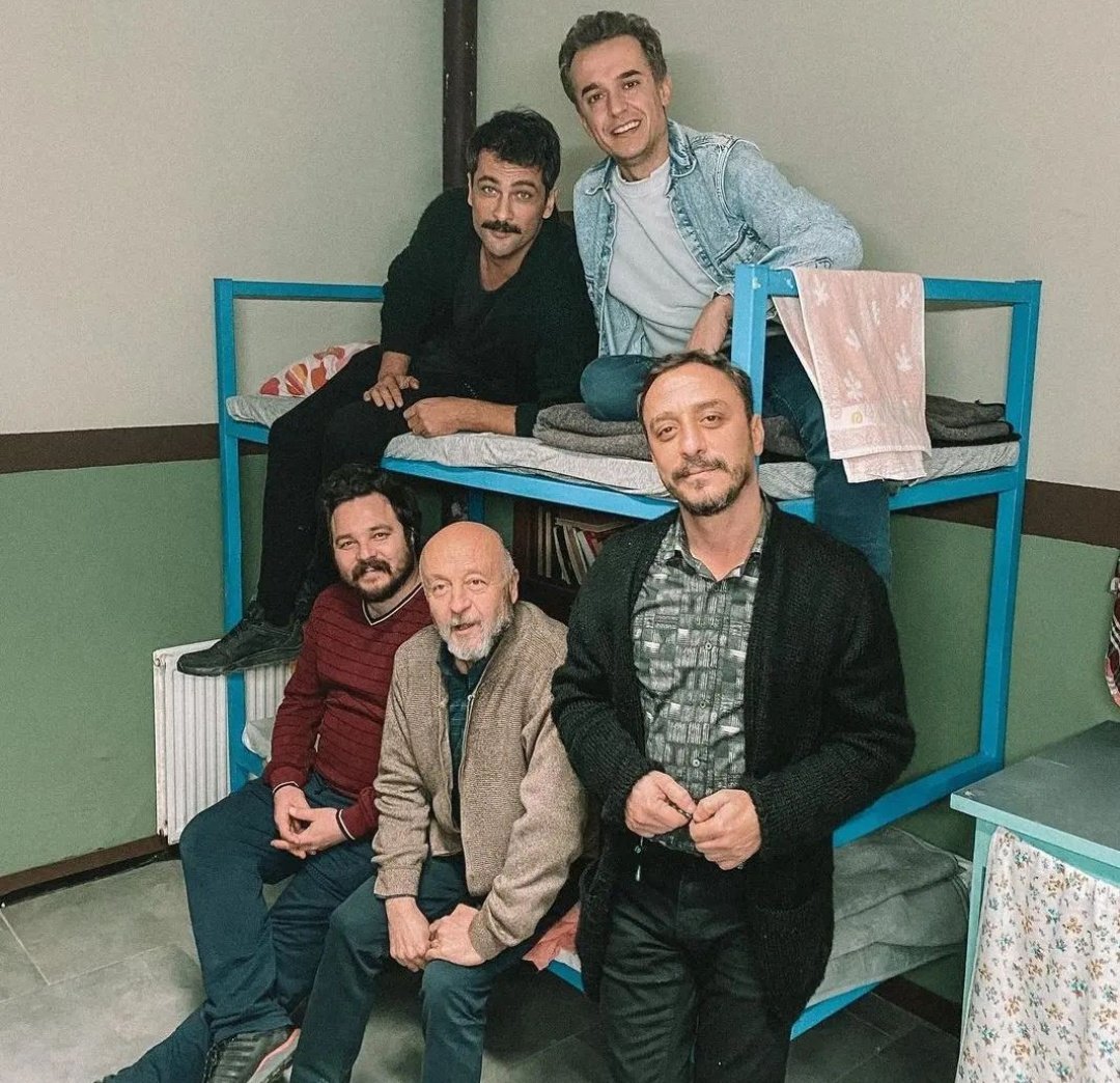 Biz eskiden hep yandan halimemi söylerdik :( #Mahkum
