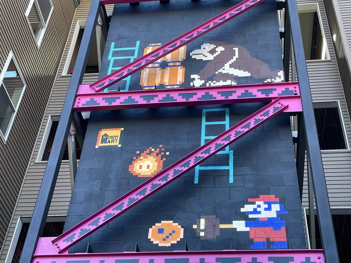This Donkey Kong 🦧mural is located in Concord NH (USA), just a little bit north from me. It was created this past summer by "Positive Street Art".

#RetroGaming #Nintendo #NewHampshire