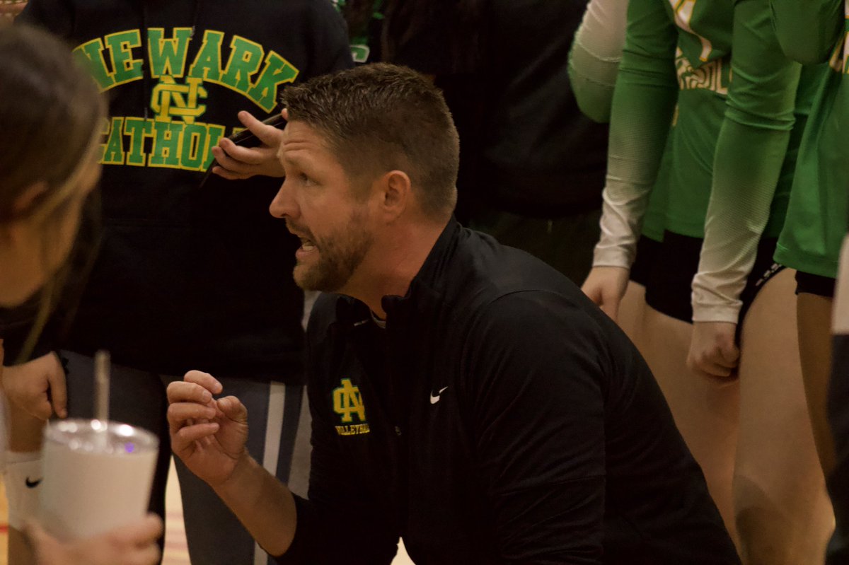 EastoftheBend's tweet image. 🔊NC GIRLS🔊

Take the first set of the district title vs. Fisher Catholic.

NC: 25🔥
FC: 11

The energy in the gym is crazy… 

LET’S GO WAVE🤯

#newarkcatholic #volleyball #districts #ohio #volleyball #eastofthebend #sportsmedia