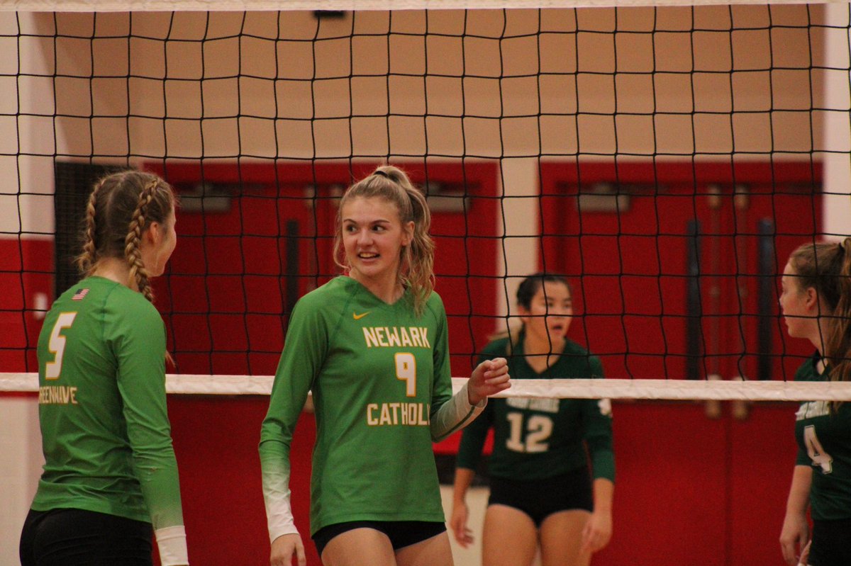 EastoftheBend's tweet image. 🔊NC GIRLS🔊

Take the first set of the district title vs. Fisher Catholic.

NC: 25🔥
FC: 11

The energy in the gym is crazy… 

LET’S GO WAVE🤯

#newarkcatholic #volleyball #districts #ohio #volleyball #eastofthebend #sportsmedia