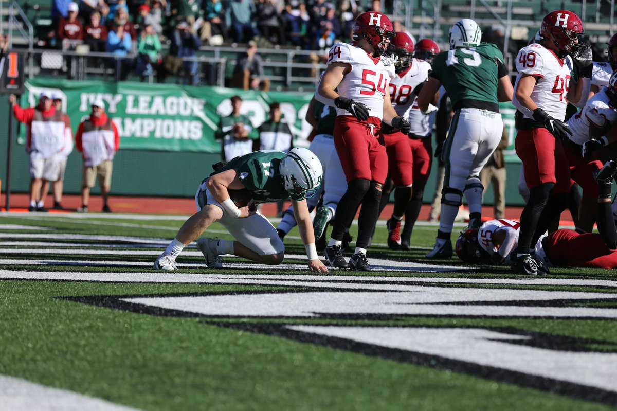 .@nchoward17 POWERS into the endzone‼️ #TheWoods