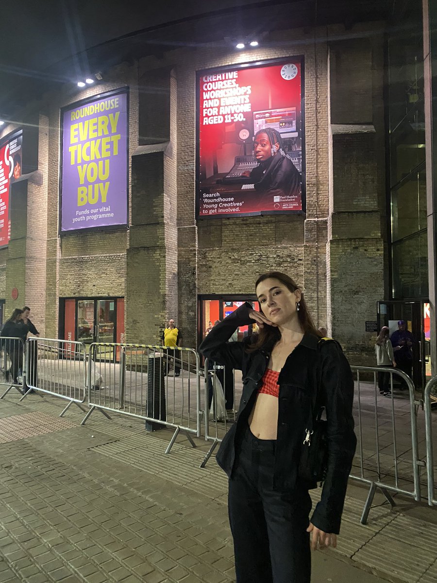 Confidence Man tweet media