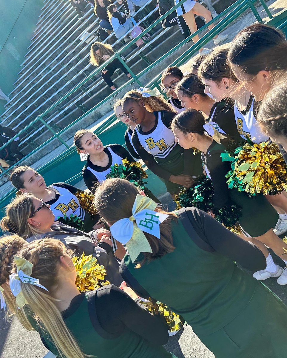 BVBengals's tweet photo. Great day for @bayviewacademy @bishophendricken Cheer @riil_sports Game Day Cheer Competition #WErBENGALS🐯 #werhawks🦅 https://t.co/Kx7lCCTOKh