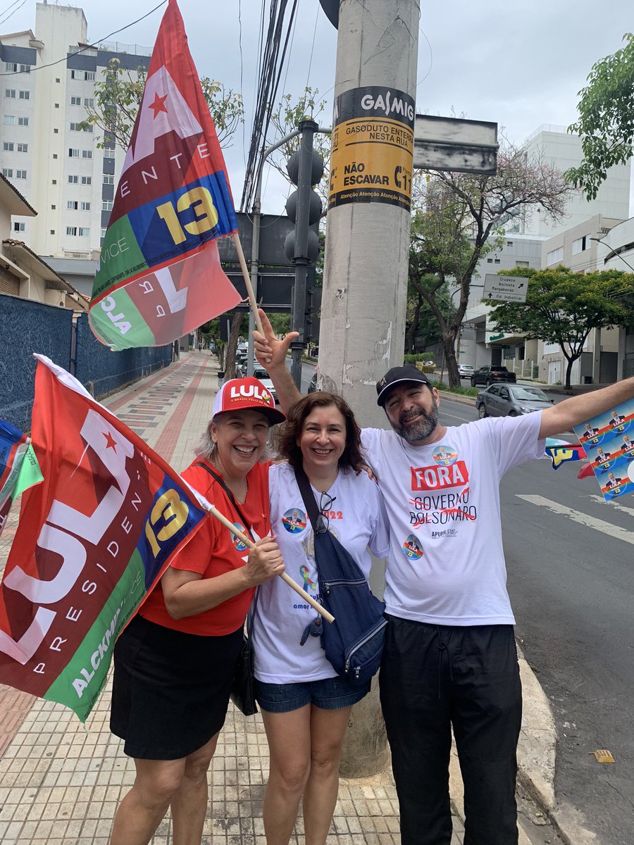 É do lado dos bão que a gente fica mió
