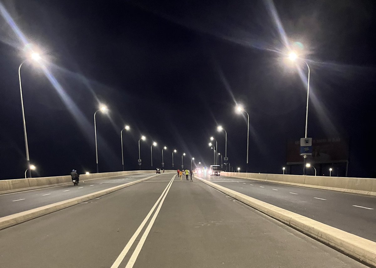 Tanroads wanadhani agizo lao la  kukataza kufanya mazoezi kwenye daraja la  Kijazi limeheshimiwa kumbe ni wafanya mazoezi hawana maji ya kuoga.