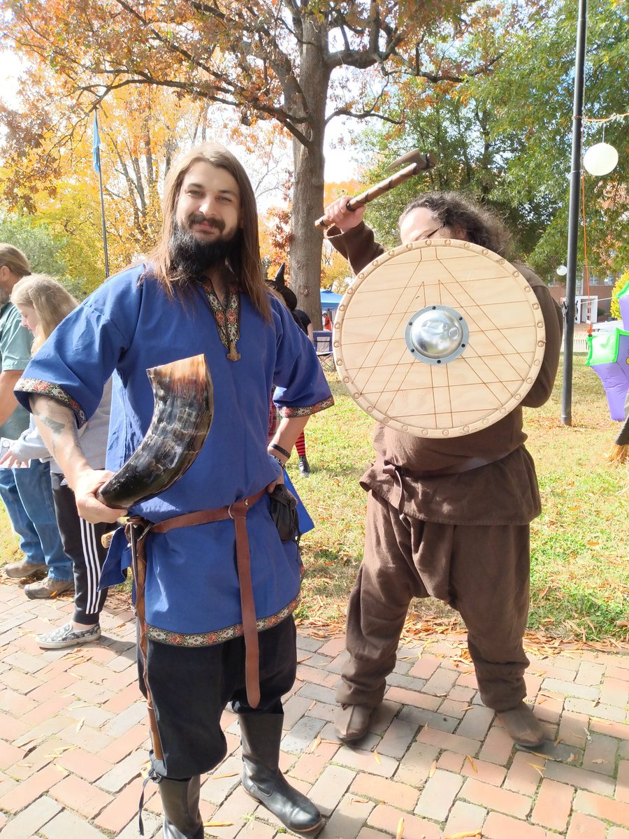 DanvilleMuseum's tweet photo. #Howel at the #DanvilleMuseum is in full swing until 8:30 pm this evening. Music, food trucks, local artisanal vendors, hatchet throwing, come have fun! https://t.co/mdNtKx1l2Q