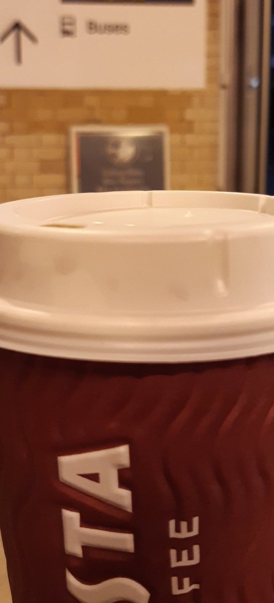kylejohnscott's tweet photo. Hot chocolate on a cold night waiting for the train. https://t.co/vDLFqQQ5Ab
