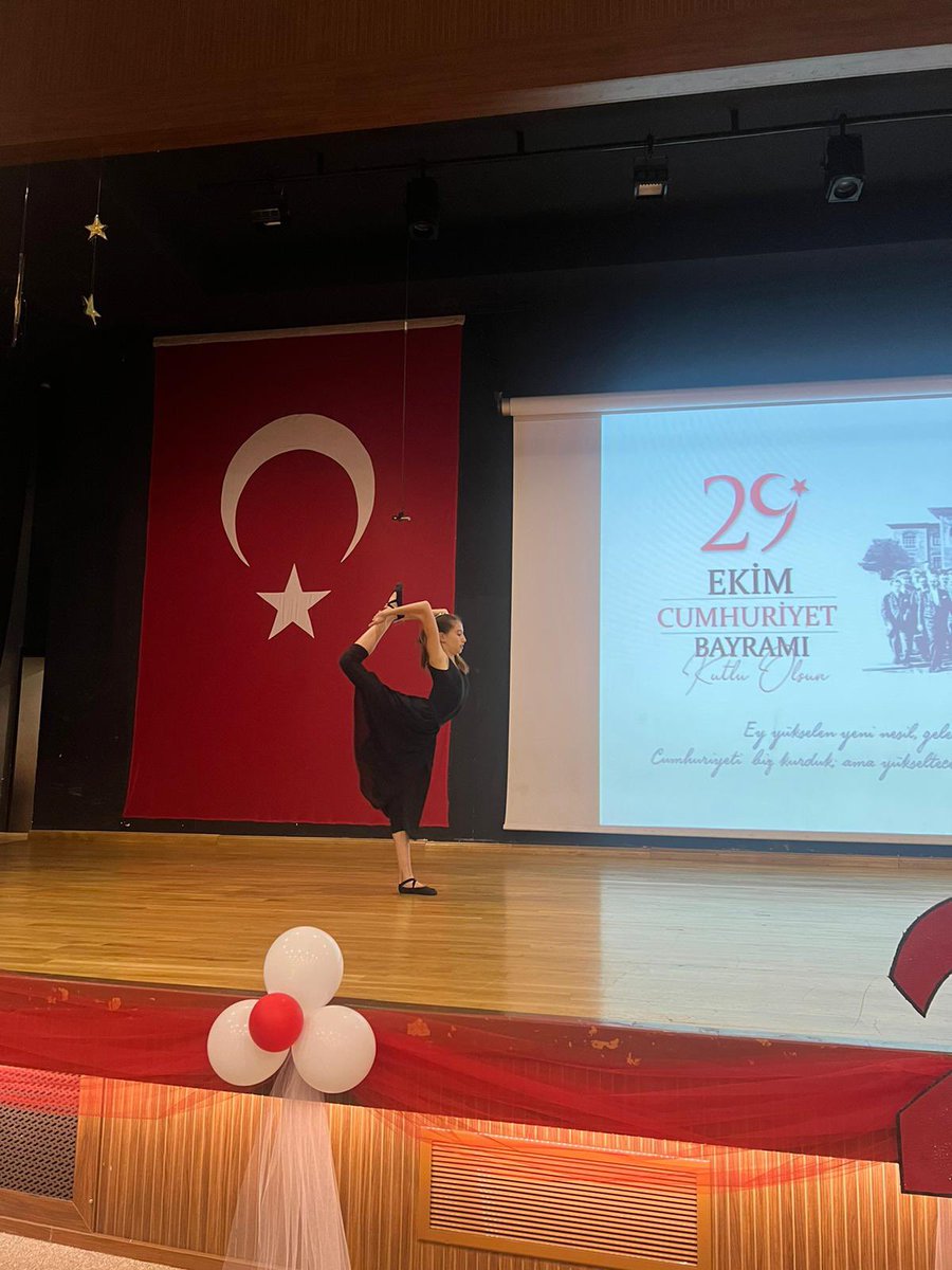 DOGA_BASAKSEHIR's tweet photo. Dün, bugün, yarın ve daima Cumhuriyet’in ışığında Atamızın izindeyiz! 🇹🇷 #29EkimCumhuriyerBayramı @yasemintncaykli @DogaOkullari https://t.co/iPjKqj3bjS
