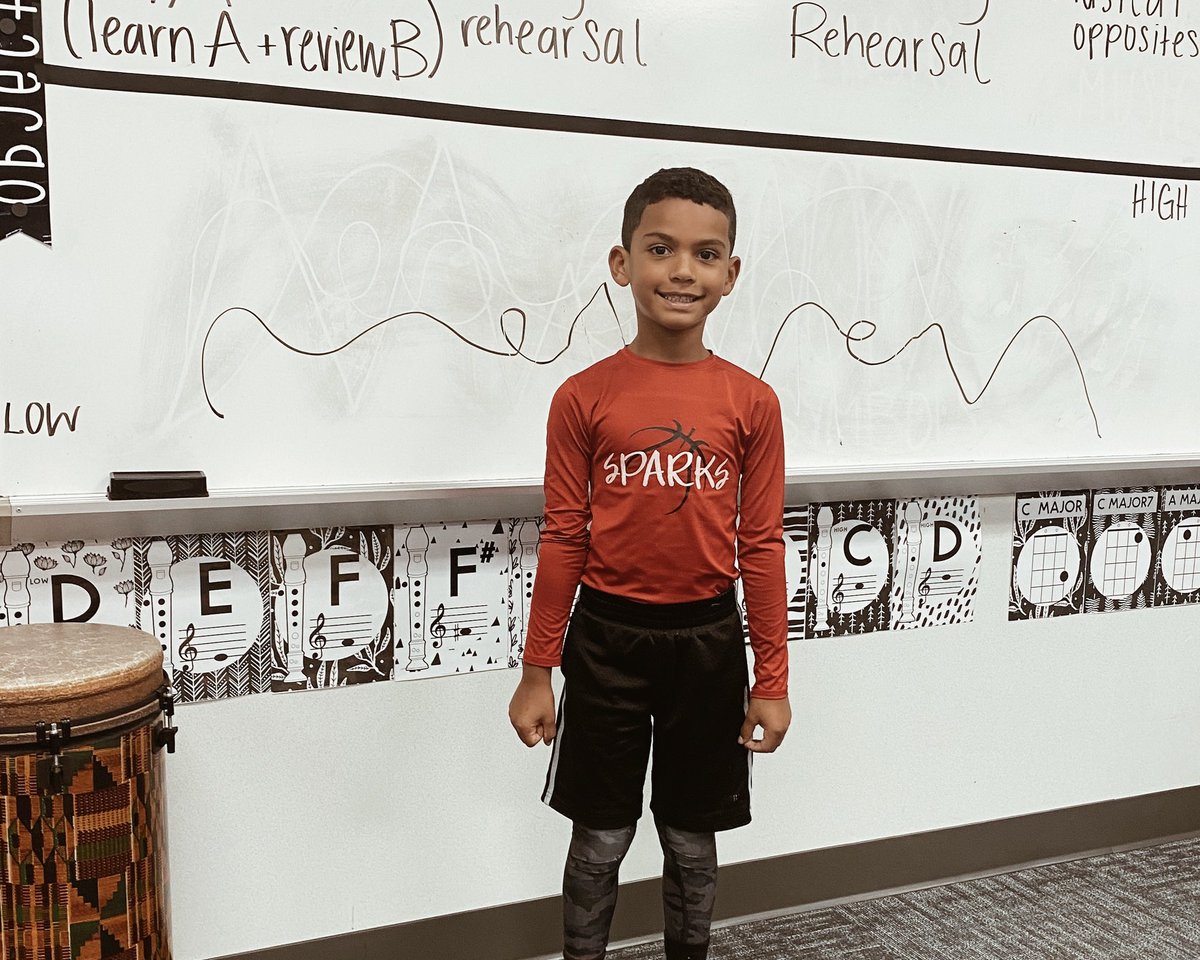 _MrsLockett's tweet image. Last week Kinder learned about the musical opposites HIGH + LOW! I had some sweet volunteers draw vocal exploration lines for us to follow with our voices. THEN we got to use mini erasers to show high and low pitch patterns on a three line staff! They did SUCH a great job 😊🎃