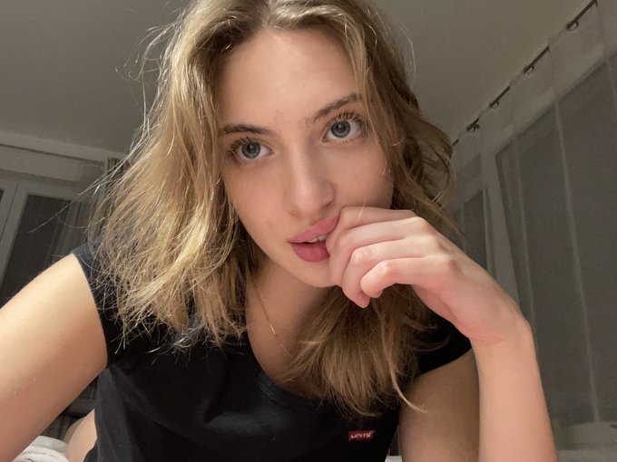 2 pic. Cozy days at home ❤️ https://t.co/FQXZ72Wx6m