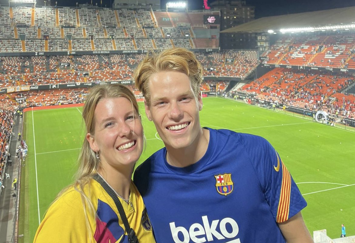 DaveKok2's tweet photo. Broer op bezoek bij zus. Gisterenavond @JoshNolet in #moonvalencia en vanavond #barca en @justinkluivert in #mestella Opvoeding geslaagd?
#valbar #chefspecial #fans #brosis #digitalnomad #rusaffa https://t.co/zB92k9TGll