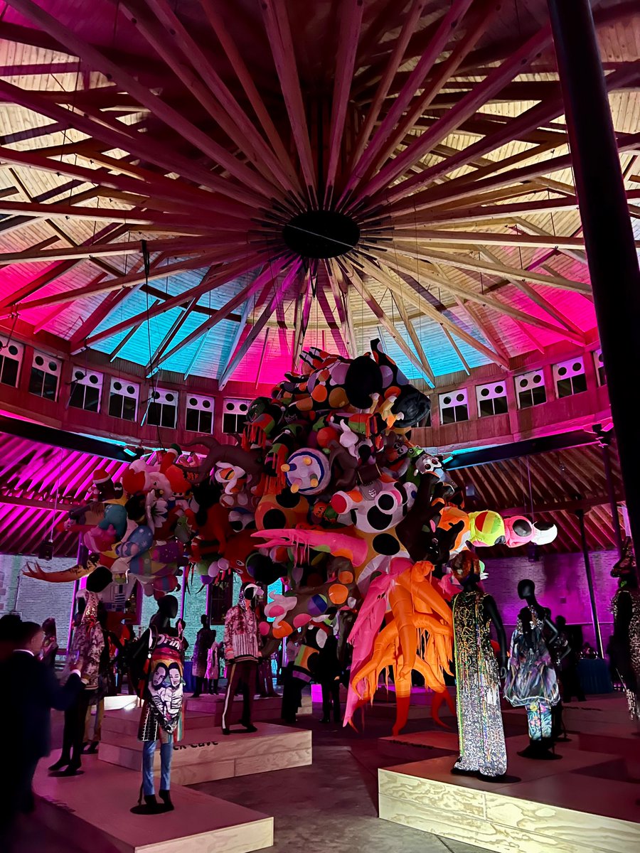 CandidCandace's tweet photo. Congrats to @DuSableMuseum on its recent, colorful gala! A reception featured designs by #NickCave, #JackCave &amp; others. Seen on the scene were 'da Mayor, Museum Pres/CEO #PerriIrmer, #AlexiGiannoulias, #ZhouBrothers, @ValWarnerTV #LouRago, @chancetherapper (!) &amp; others. #DOtheDU https://t.co/iqBTBYstm4