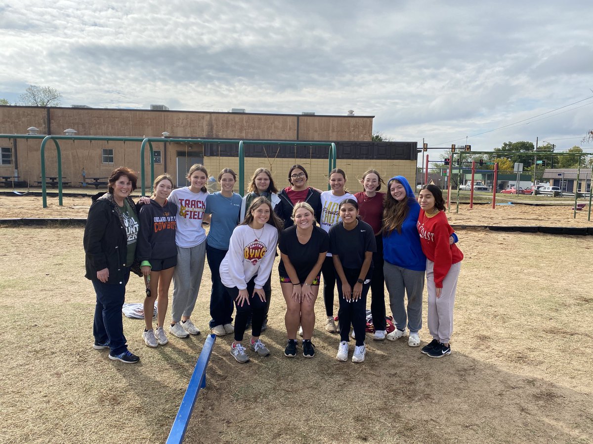 Byng BPA girls providing some community service Saturday morning at Hayes Elementary. #byngpride #piratepride #missionada