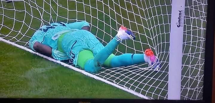 MRayi33's tweet photo. Maart + Mpontshane = disaster 🖤✌💛 https://t.co/w4ZKNCnOqz