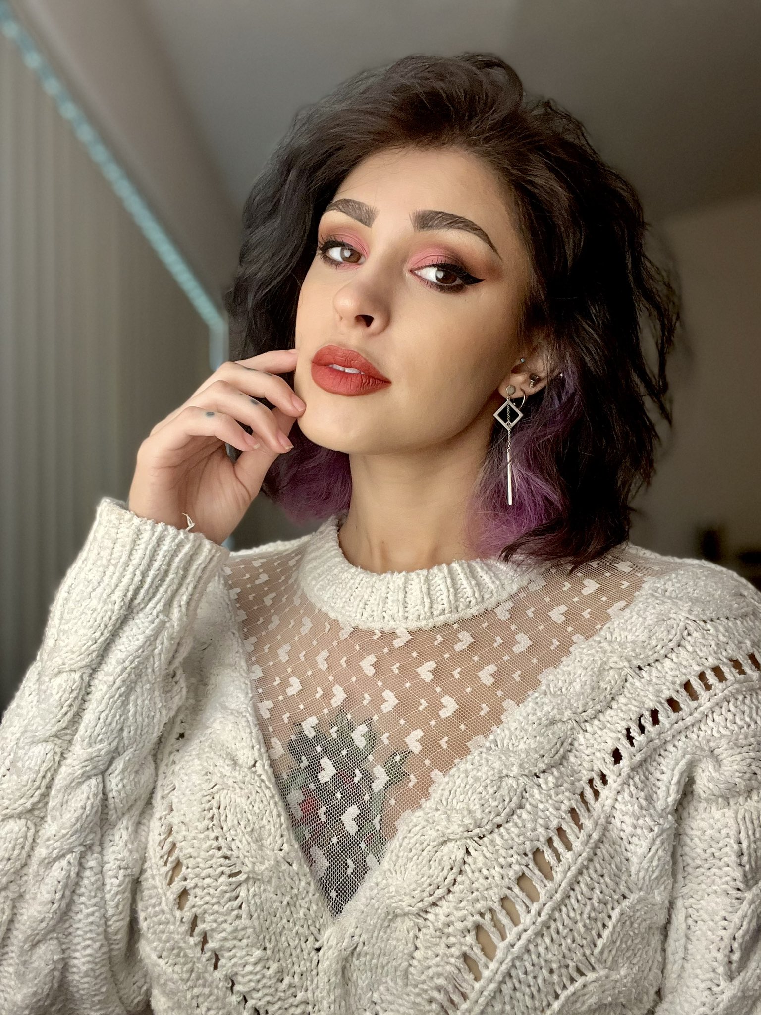 Smexi on Twitter: "It’s cozy fire time 😌 https://t.co/C83wfzRs5f" / Twitter