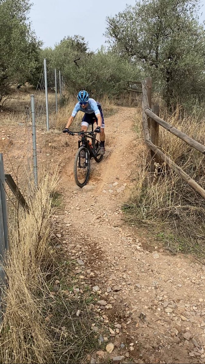 Diferentes maneras de disfrutar encima de la bici 🚵‍♂️⛰

Muchas gracias 🙏 #AiOBikes por prestarme esta #Superiorbike 👌

#mtb #Ciclismo #SomosCiclistas #Caceres #sierradelamosca
