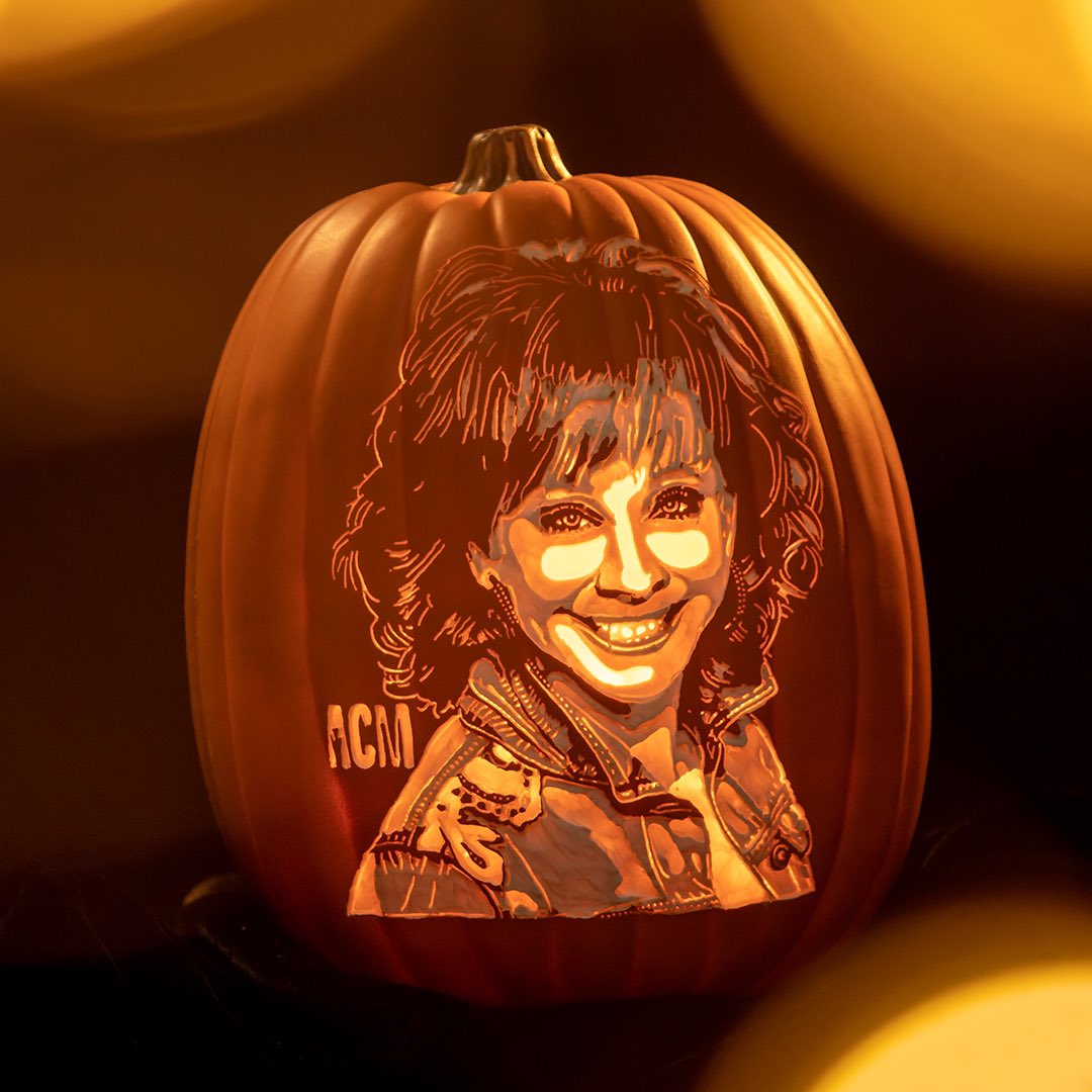 It's @reba, the mostest #ACMawards hostess! Stay tuned for another #ACMguessthatpumpkin reveal coming tomorrow 🙌 🎃 Pumpkin carving creator: @ThePumpkinGeek