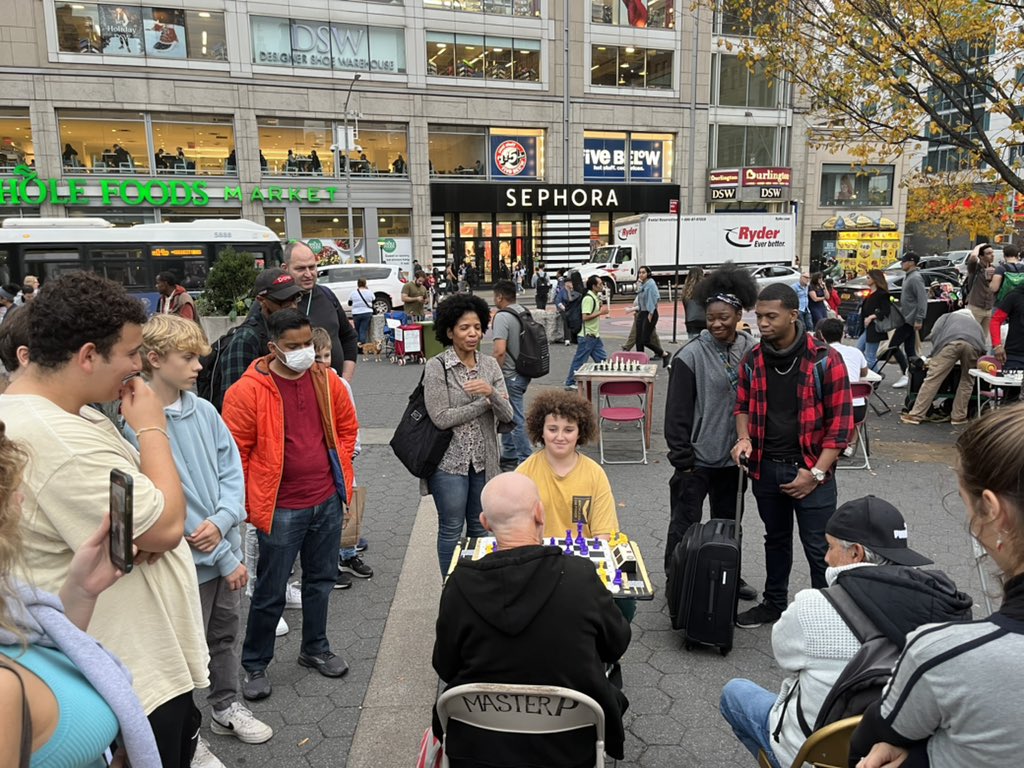 allison badacsonyi (@abadacsonyi) on Twitter photo Frankie and Stanley beating the chess hustlers in Union Square Park New York <a href="/Delancey_UKCC/">Delancey UKCC</a> <a href="/ecfchess/">English Chess Federation (ECF)</a> @ECFJuniors2022 <a href="/ECFonlinechess/">ECFonline</a> Frankie and Stanley beating the chess hustlers in Union Square Park New York <a href="/Delancey_UKCC/">Delancey UKCC</a> <a href="/ecfchess/">English Chess Federation (ECF)</a> @ECFJuniors2022 <a href="/ECFonlinechess/">ECFonline</a>