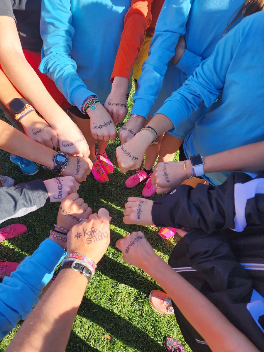 VilleTFCoachLib's tweet photo. I could not be more proud of these ladies. Although we fell short as a team we had 4 PR's, scored less points than last year and placed ahead of 2 teams that were predicted to be ahead of us. We left it all out on the course. No regrets 🧡🖤 #kaferstrong https://t.co/6fDZpkZpdC