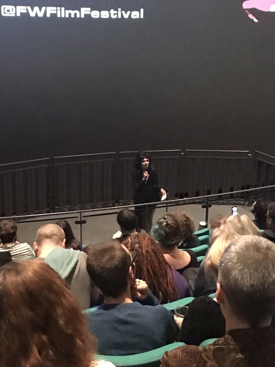 FilmFan1971's tweet photo. “Elvira” (@mslacewing45) introducing Elvira: Mistress of the Dark at @FWFilmFestival #TheBigScream. https://t.co/BINQeQsBgl