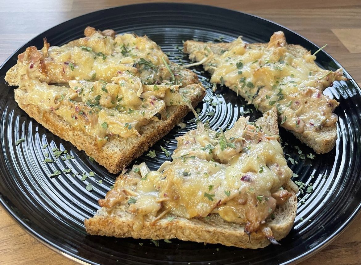 Plantbased_nes's tweet photo. Lust auf veganes Tunamelt? Rezept auf Tiktok @Plantbased_nes #vegan #veganerezepte #veganerfisch #snadwich #tunamelt #veganrecipes
#veganfood #veganesessen
#wasveganeressen #veganleben
#vegandeutschland #wasveganerkochen https://t.co/oXCYNmp045