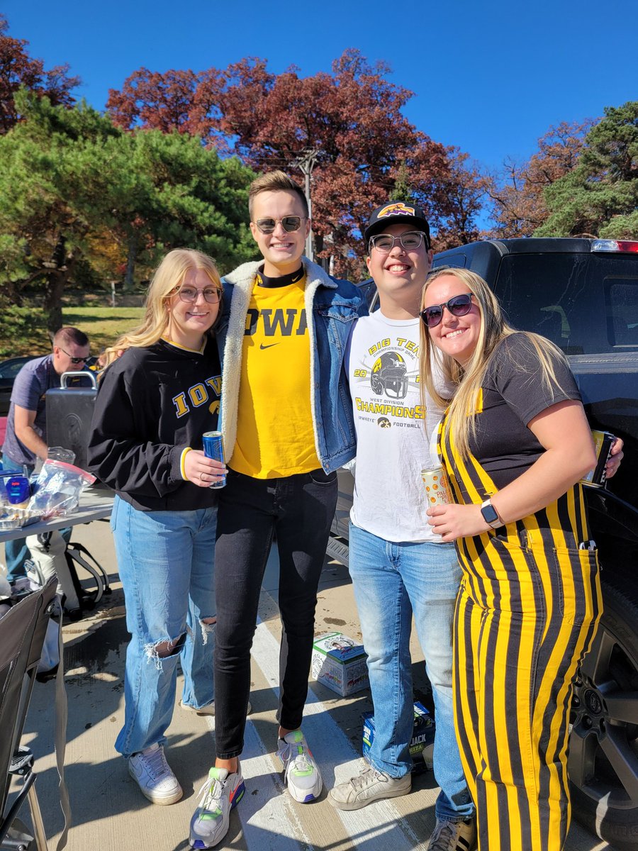jfonley's tweet photo. Go Hawks! #FightForIowa https://t.co/6bDCXHrTJR