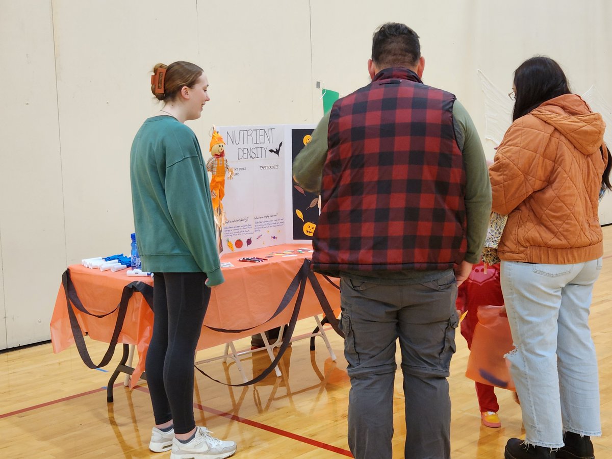ProfJackieLeung's tweet photo. @LinfieldUniv #UnCommonU #mcminnville #oregon 
https://t.co/9HhsSHweem

Today until 2 pm, the SNACK program is in the HHPA Building, upper gym. 

😀Come pick up some swag, play a few games, and learn about nutrition and physical activity.

Say hello to our Wildcat students! https://t.co/CVvM3xfmce