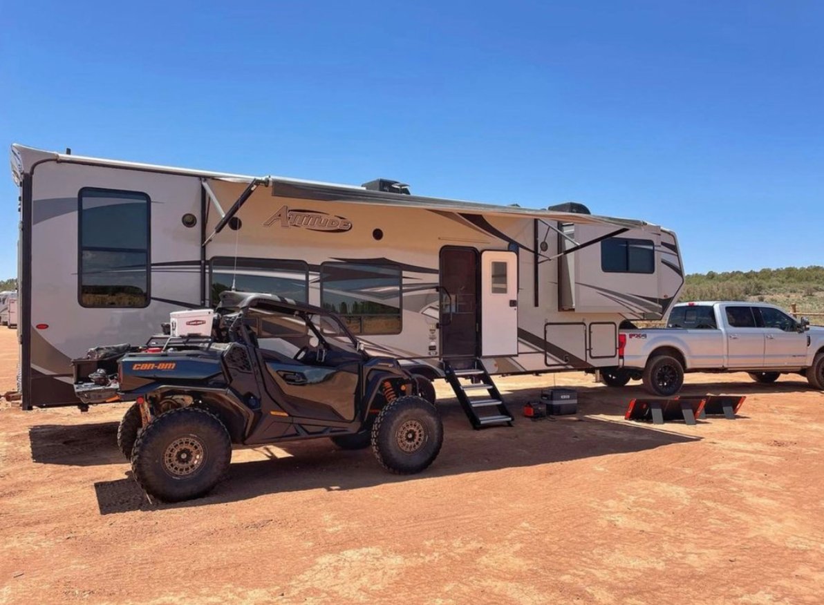 Ready for weekend adventures 🤩 📷 @utvguide⁣ #viairequipped #viair #tireinflator #RV #campground #campinglife #camper #glamping #offthegrid #goRVing #fulltimeRV #RVadventures #tireinflator #gotair #psi #tirepressure #adventure #travel #tirecare