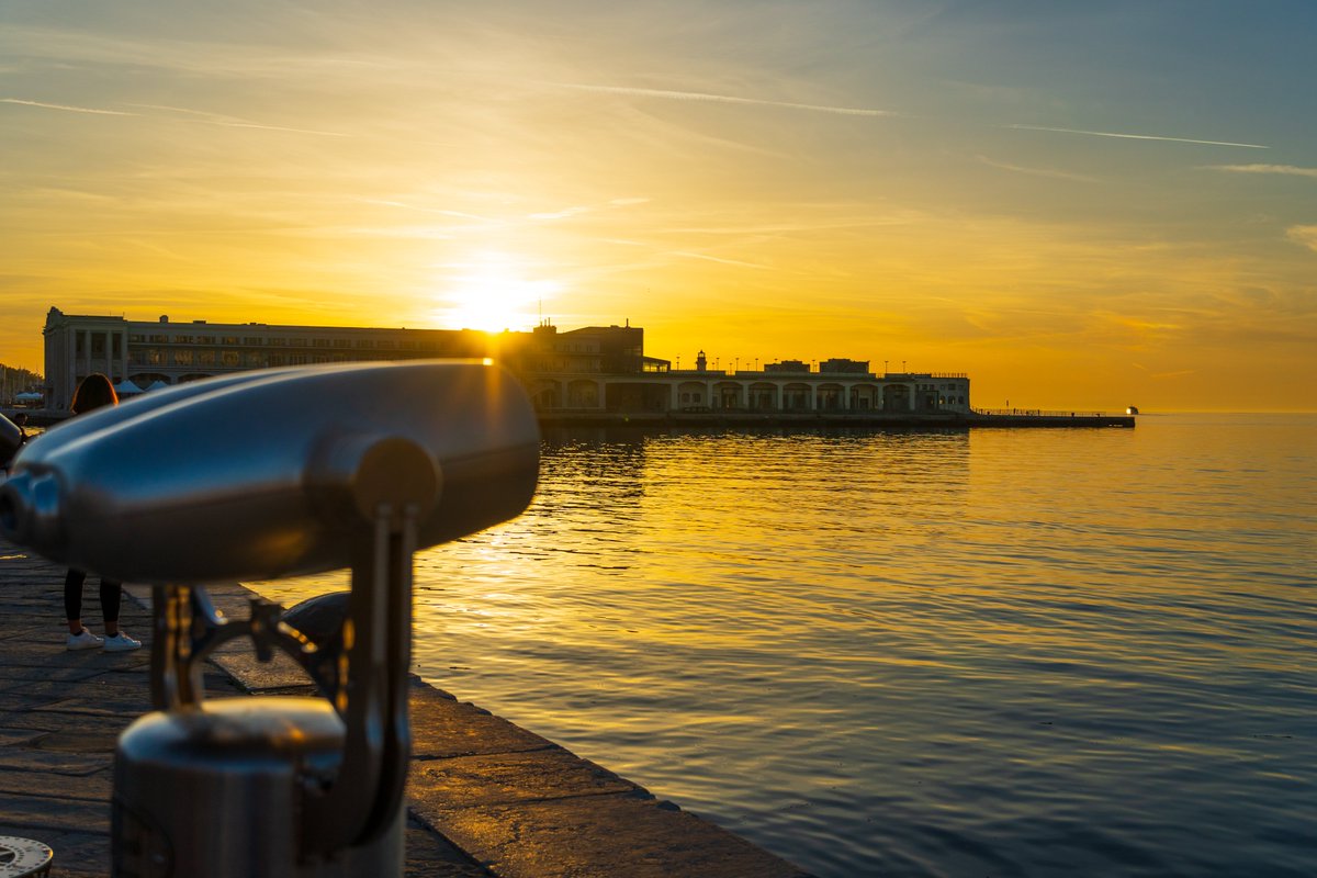 pizzoferro's tweet photo. Una splendida triestina giornata! #Trieste https://t.co/GUM8sPuAwv