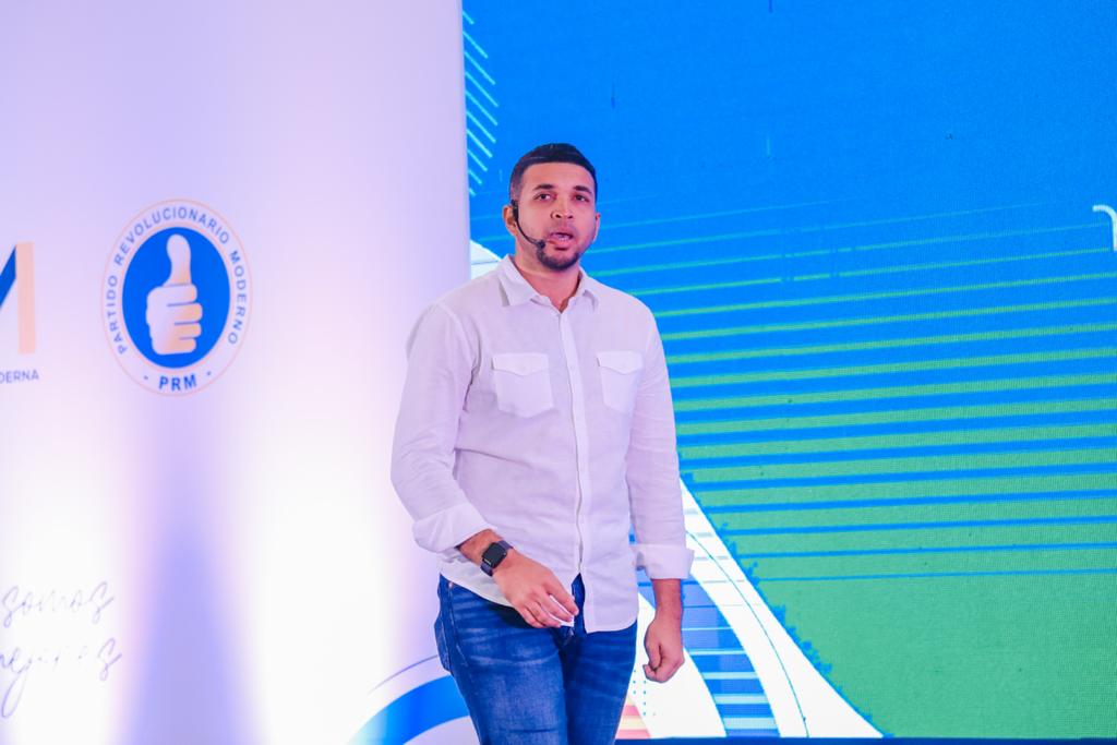 Felicitamos a <a href="/CarlosValdezRD/">Carlos Valdez</a> por el trabajo que inicia junto a un magnífico equipo de juventud al frente de la más grande fuerza juvenil de la República Dominicana, JRM
La ruta es el 24
<a href="/JosePaliza/">Jose Paliza</a> 
<a href="/luisabinader/">Luis Abinader</a> <a href="/CarolinaMejiaG/">CarolinaMejiaG</a>
#JuventudPRM #AsambleaJRM