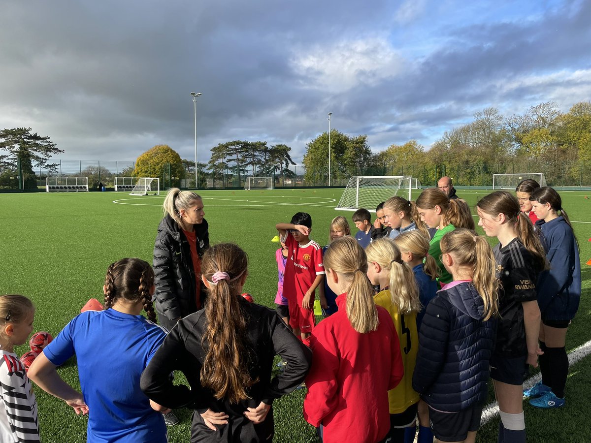WCWFCcamps's tweet photo. We had the BEST time at our first ‘Train Like a Pro’ event yesterday where @JennaSchillaci and @TrainNextJen came to put players through their paces with us! ⚽️🤩🙌

#trainlikeapro #profootballer #spurswomen #girlsfootball #footballinworcester #lionesses https://t.co/jxEdoOIWvA