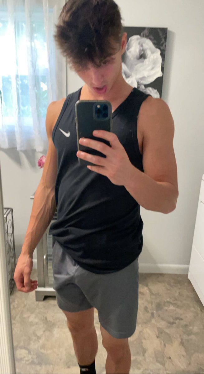 Hot Dudes Good Mood 🇺🇦 on Twitter: "RT @loganjames02020: Hello twitter