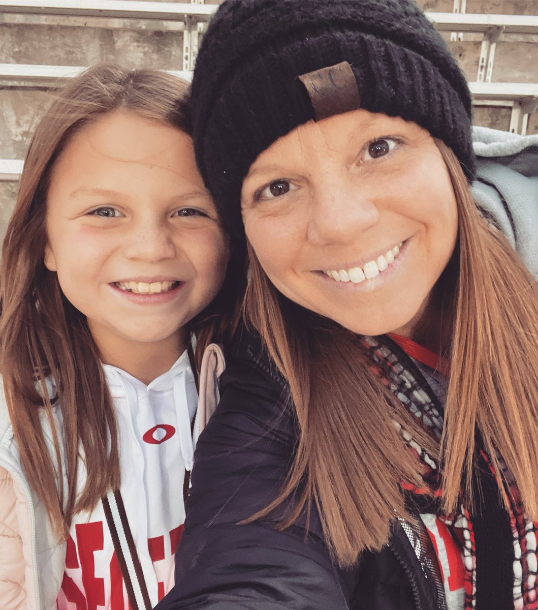 Dorothy0rtiz's tweet photo. We enjoyed bundling up to cheer for our Bronchos last night!! #RiseoftheRed #KeepRising #WeLoveOurCoach ❤️🏈 @CoachOrtiz1 https://t.co/fgk2YabKk2