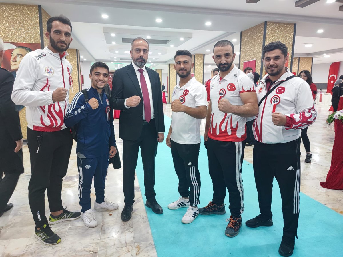 29 Ekim Cumhuriyet Resepsiyonu  Van YYÜ Rektörümüz sayın Hamdullah Şevli bey ve üniversiteler Türkiye şampiyonu  3 sporcularımız ile