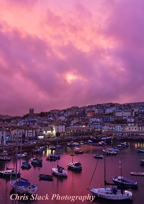 A pink sky appeared briefly tonight #brixham photo by <a href="/BrixhamPhotos/">Chris Slack</a>  #ChrisSlack pretty - very mild too !