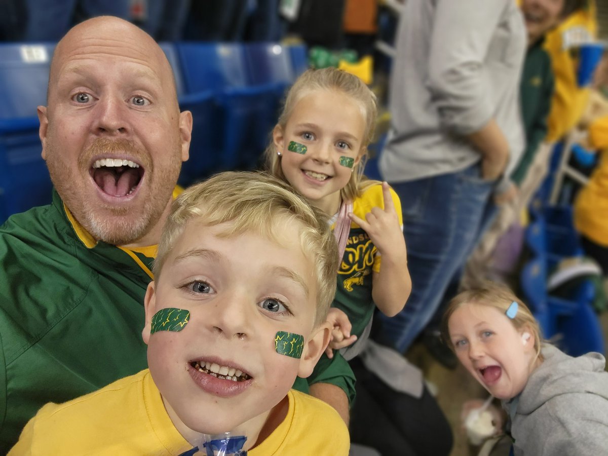 erikhatch's tweet image. #bisongameday #scheelsgameday