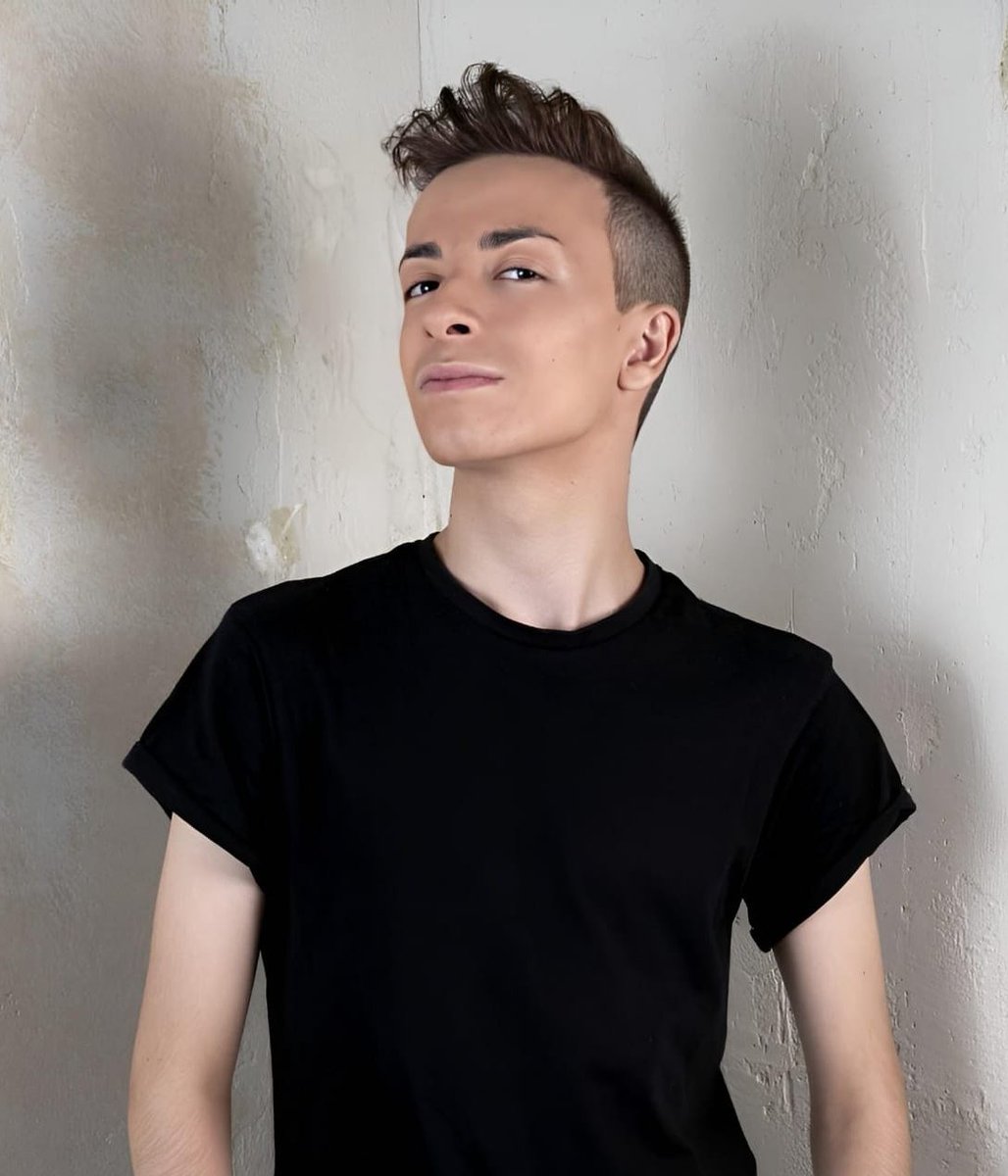 " La cabeza siempre como la música, BIEN ALTA "