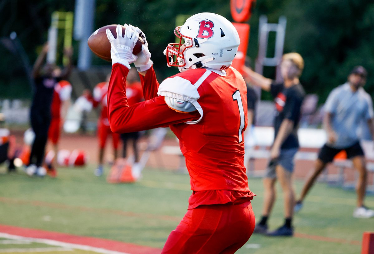 FB | Big Play baby!!!!! 63-yard pass from Wydajewski to Shelton sets up @BenUFootball inside the redzone up 13-12 late in the 3rd!